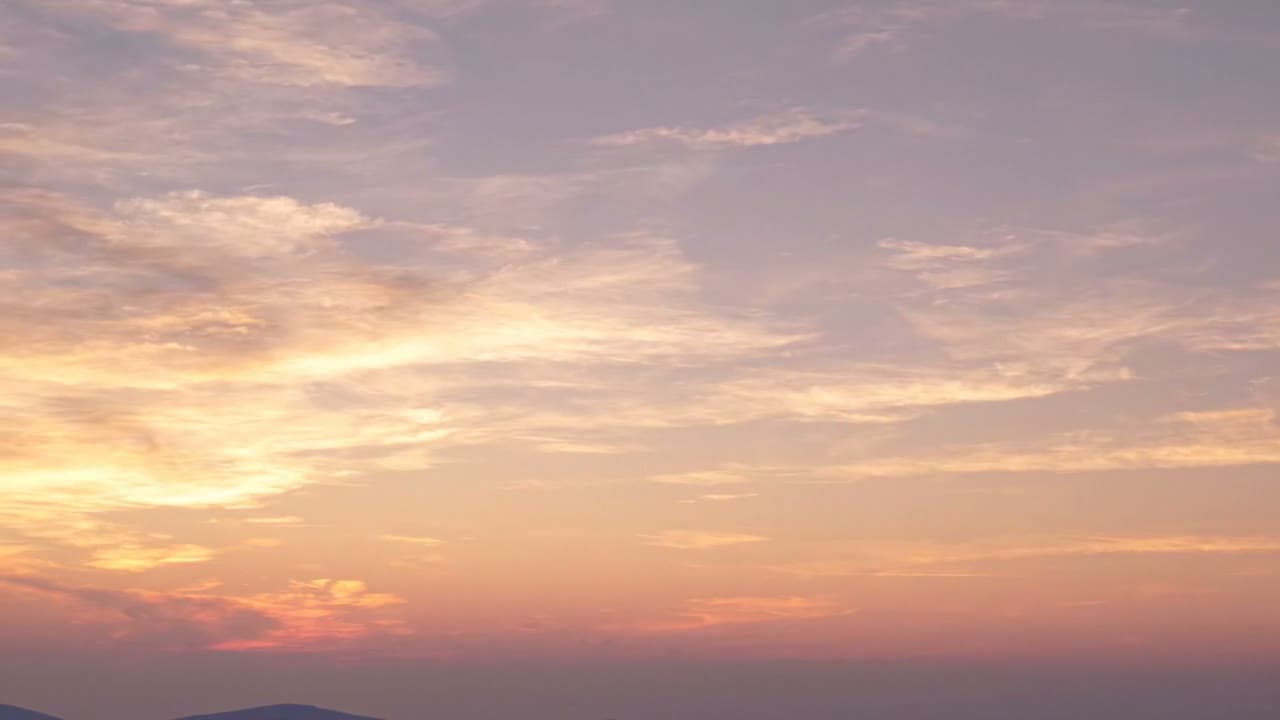Pastel Gradient Clouds at Dawn — Free AI Stock Video